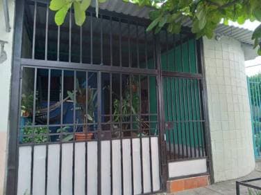 Casa de 3 cuartos, 1 baño, con garaje - 1